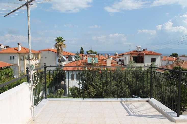 Realty photo 1