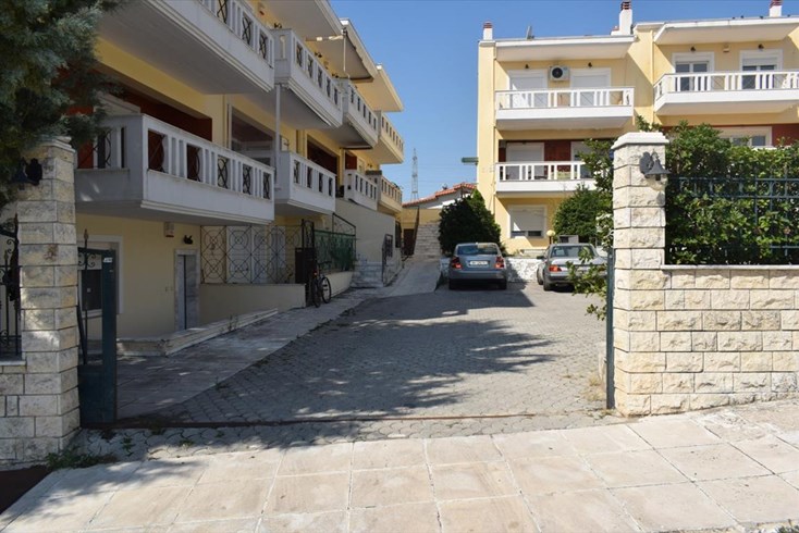 Realty photo 1