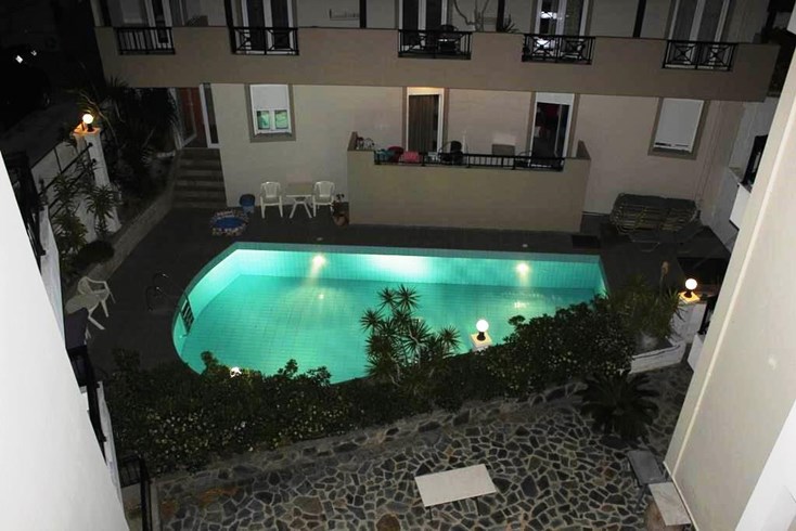 Realty photo 3