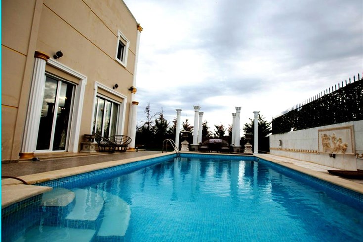 Realty photo 1