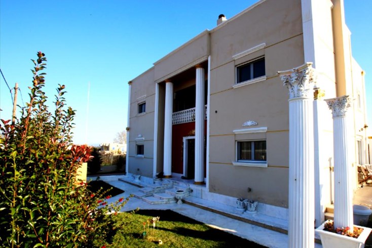 Realty photo 2