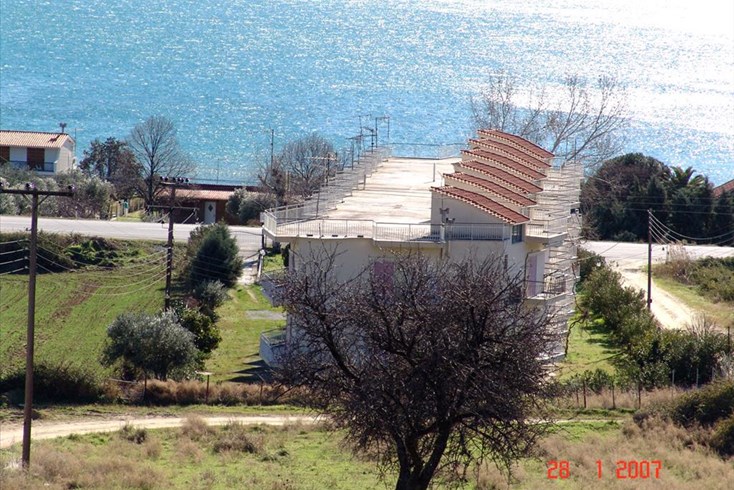 Realty photo 1