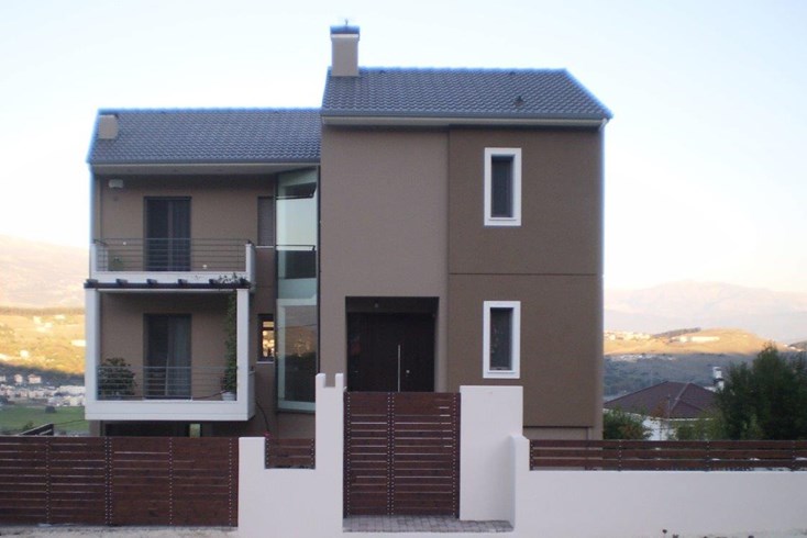 Realty photo 2