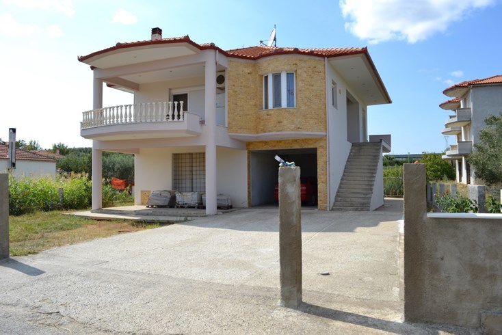 Realty photo 1