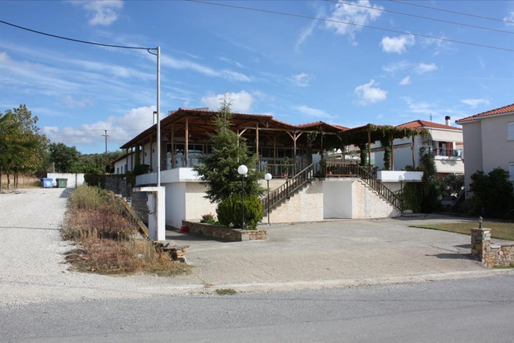 Realty photo 2