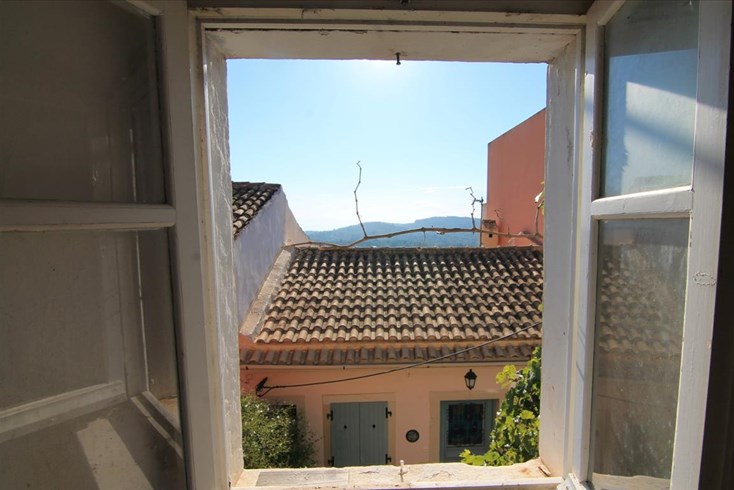 Realty photo 2