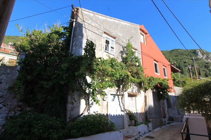 Realty photo 1