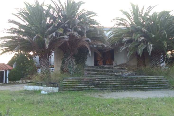 Realty photo 1
