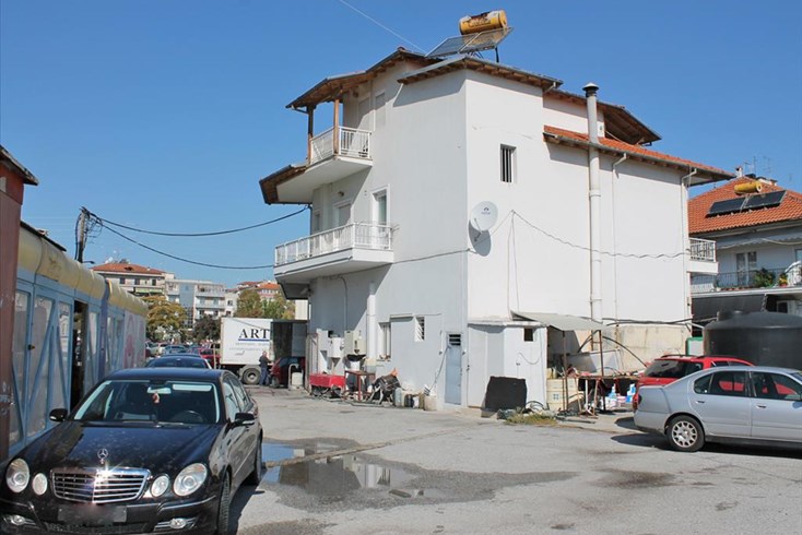Realty photo 1