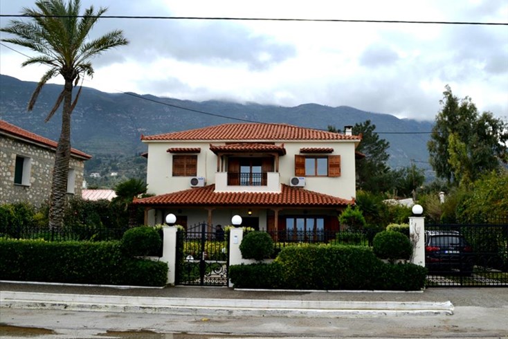Realty photo 1