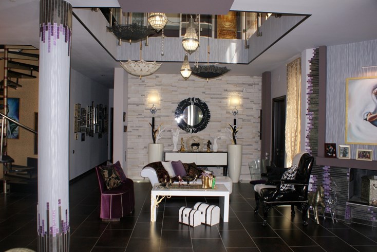 Realty photo 2