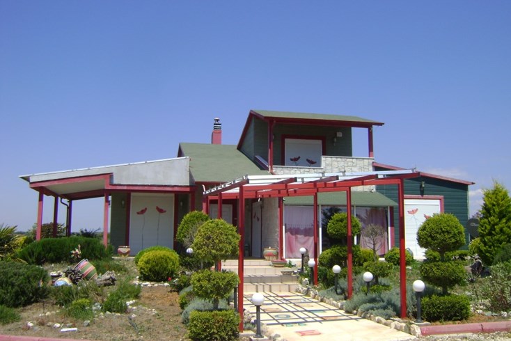 Realty photo 2