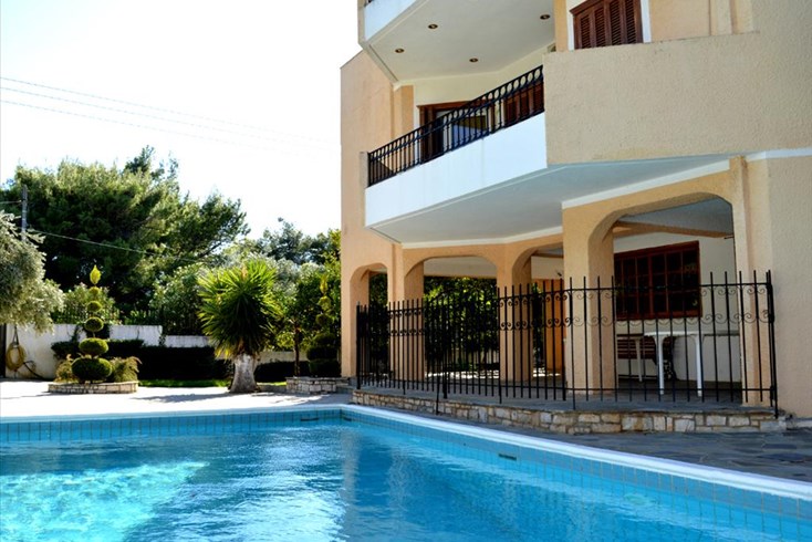 Realty photo 1