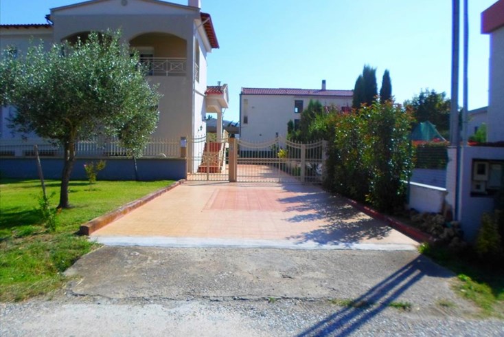 Realty photo 2