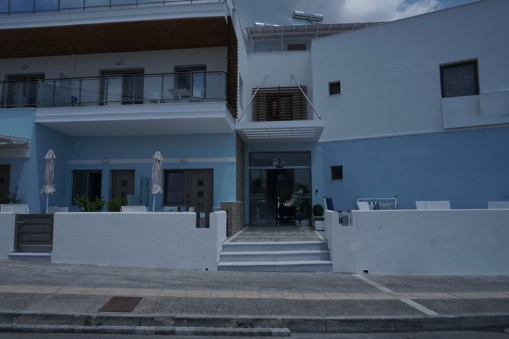 Realty photo 1