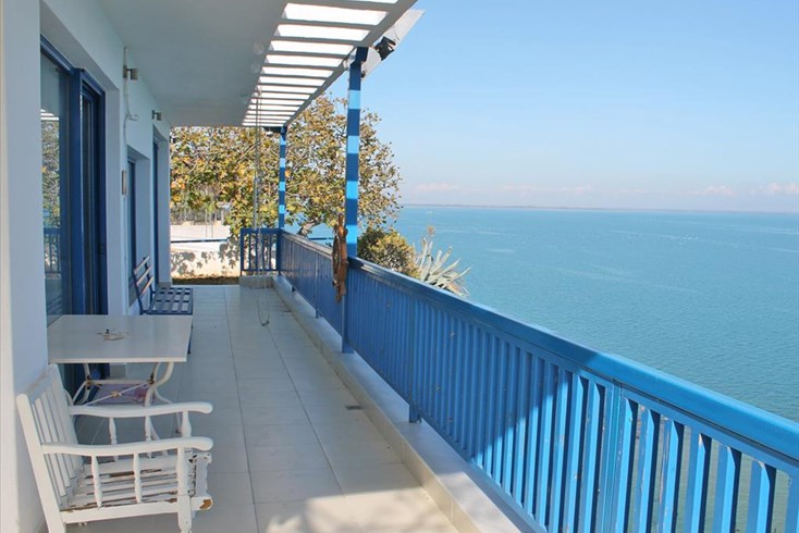 Realty photo 2