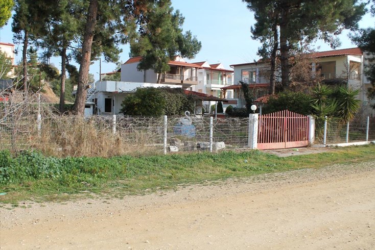 Realty photo 1