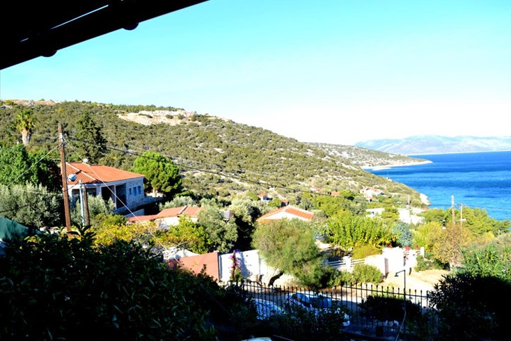 Realty photo 2