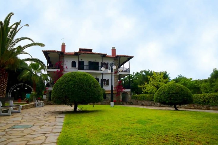 Realty photo 2