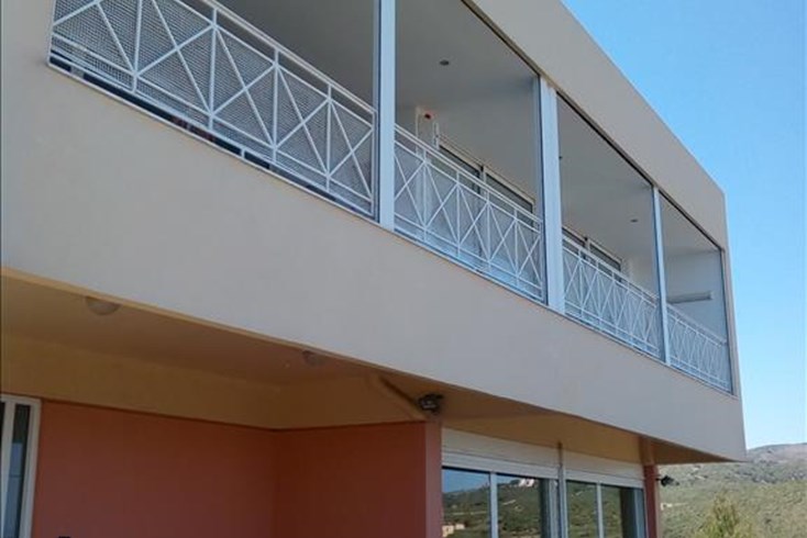 Realty photo 1