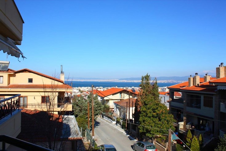 Realty photo 1