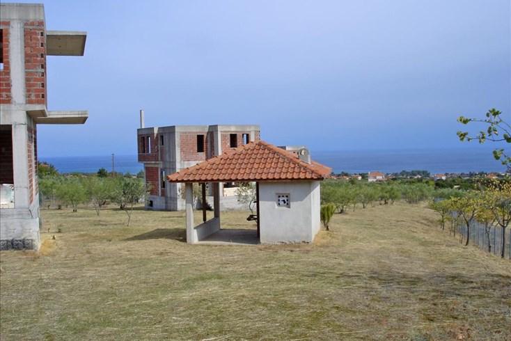 Realty photo 1