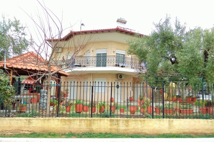 Realty photo 1