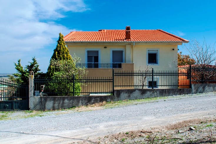 Realty photo 2