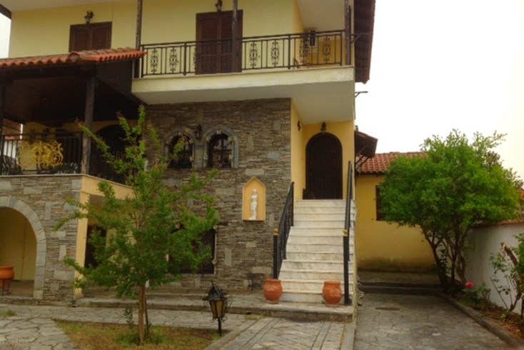 Realty photo 2