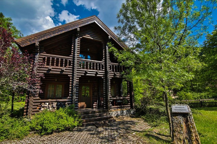 Realty photo 1