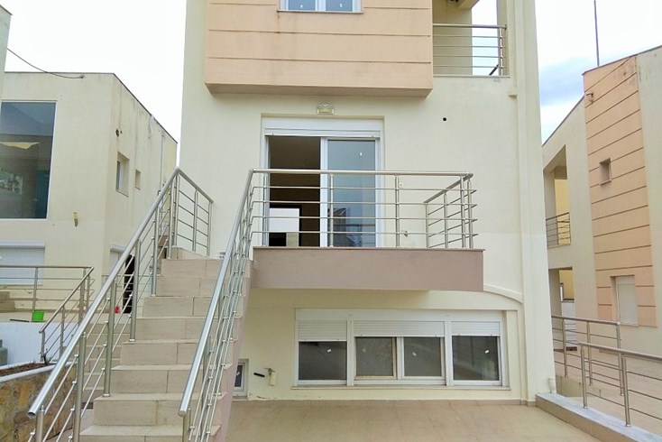 Realty photo 2