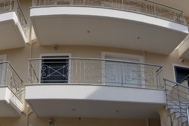 Realty photo 1