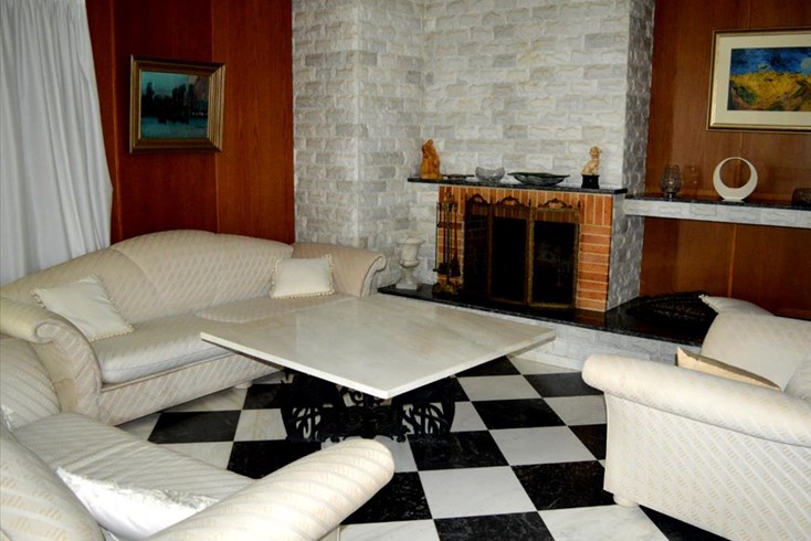 Realty photo 3