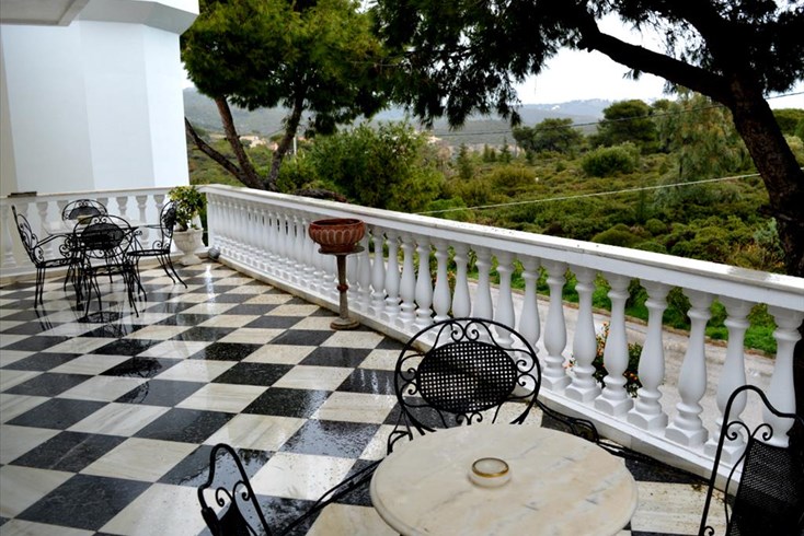 Realty photo 1