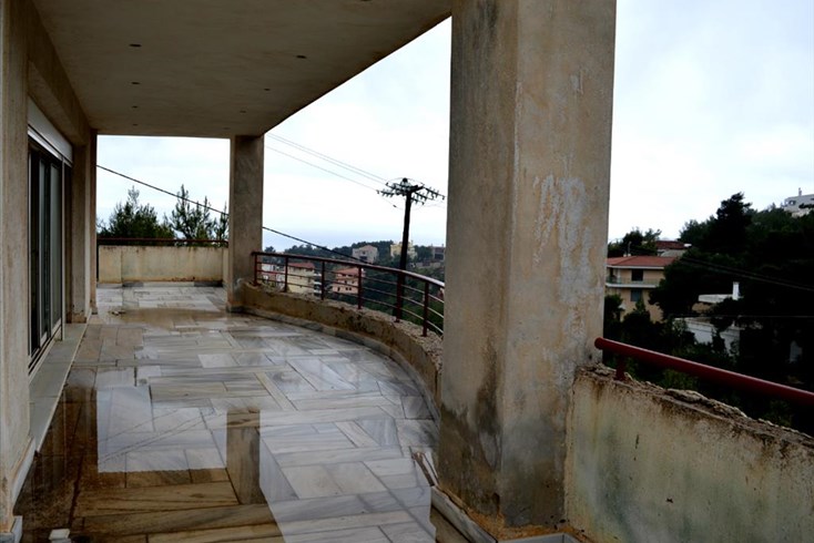 Realty photo 2