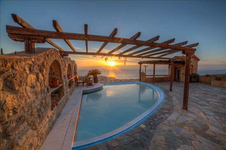 Realty photo 2
