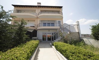 თაუნჰაუსი 235 m² სალონიკის გარეუბანში