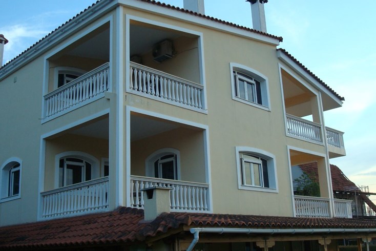 Realty photo 1