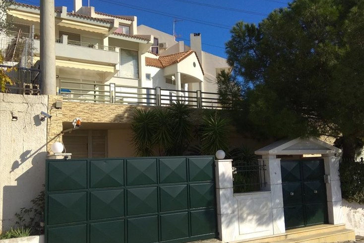 Realty photo 1