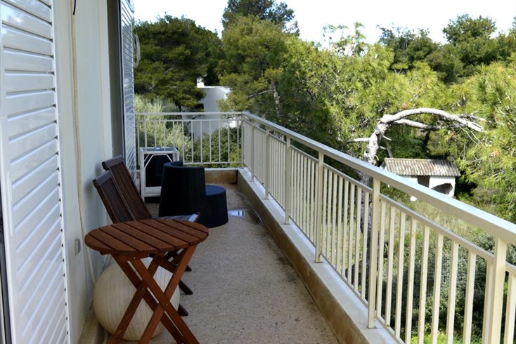Realty photo 2