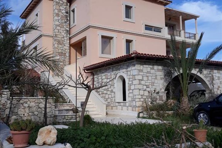 Realty photo 2