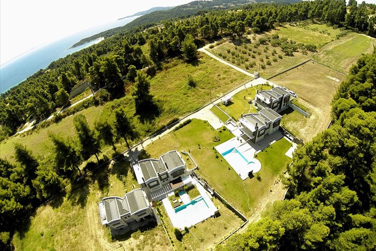 Realty photo 3