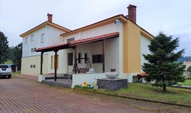 Kuća 400 m² u predgrađu Soluna