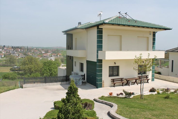 Realty photo 1