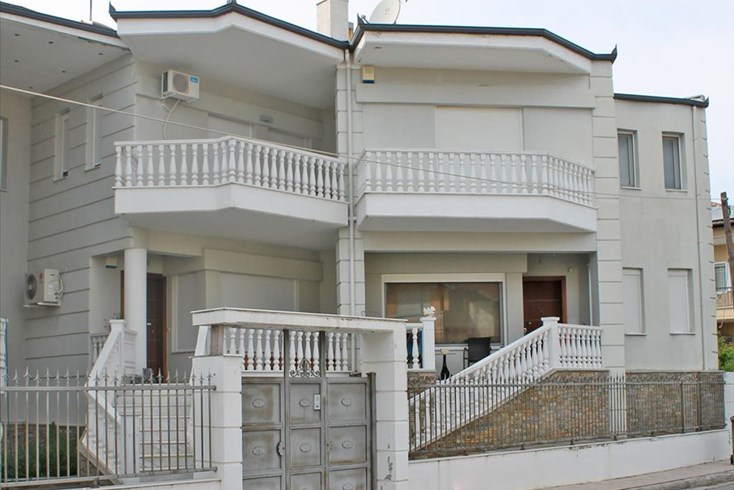 Realty photo 1