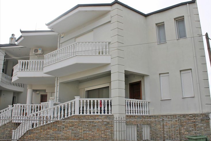 Realty photo 2