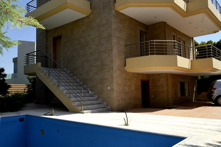Realty photo 2