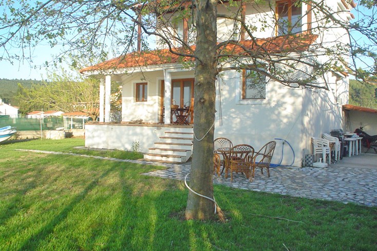 Realty photo 2