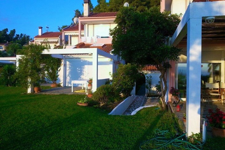 Realty photo 2