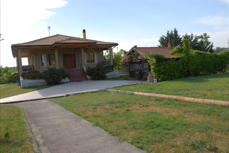Realty photo 1